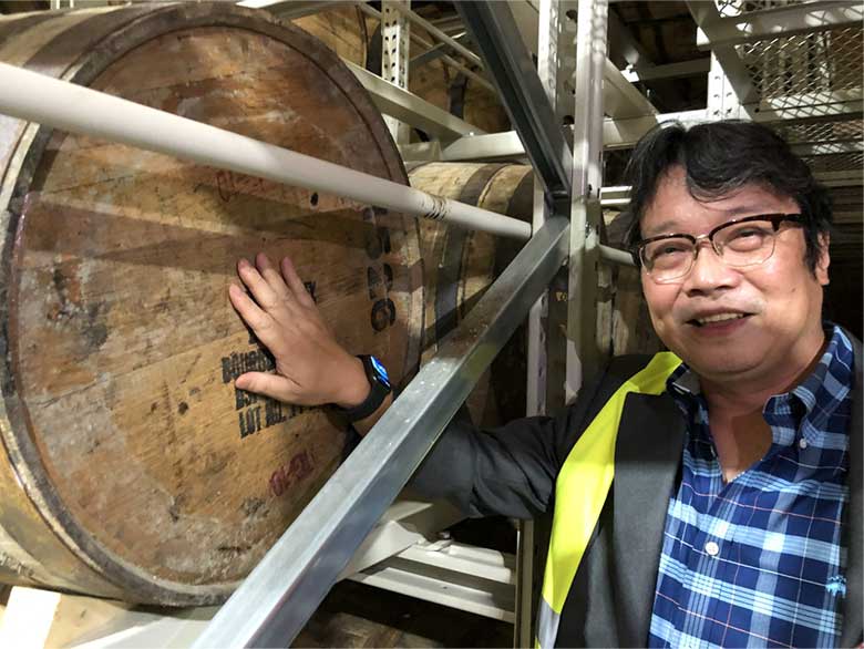 ラベルの絵を描きおろしてくれたジャカルタのアンドリュー。秩父スタンプラリーボトルのラベルデザインも手掛けてくれています。